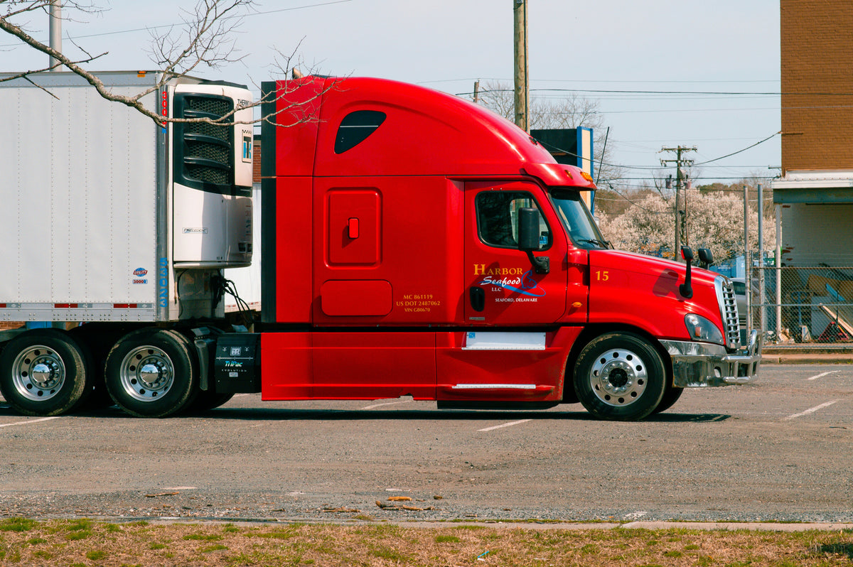 10 Ways GPS Tracking Can Help Trucking Companies Reduce Costs and Improve Fleet Efficiency